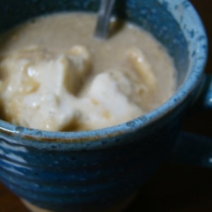 コーヒーにバニラアイスとシナモン